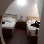 Casa Silvia בית הארחה 2*