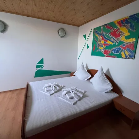 Casa Silvia 게스트하우스 2*